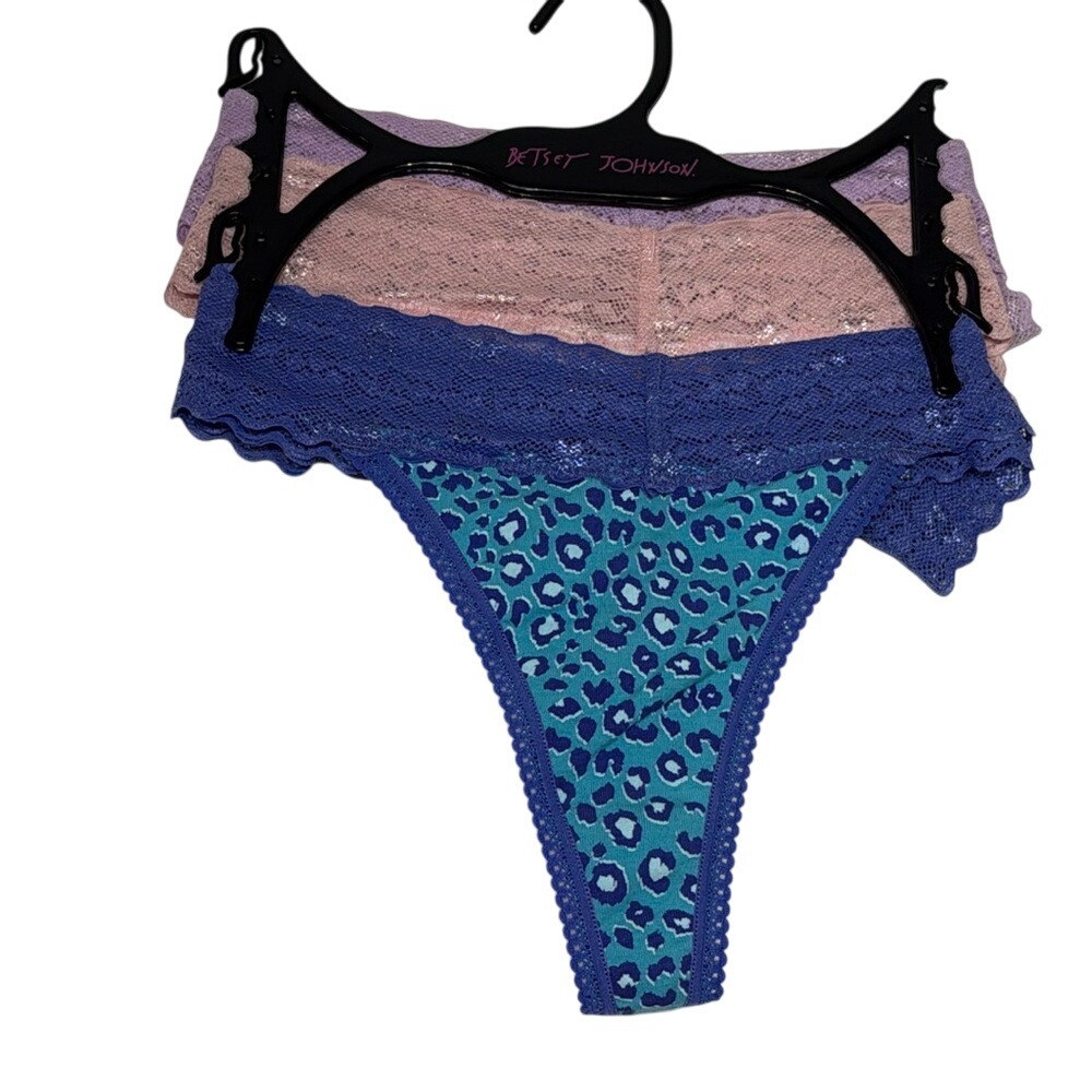 NWOT 3-pack Betsey Johnson Lace Thongs Size L‎